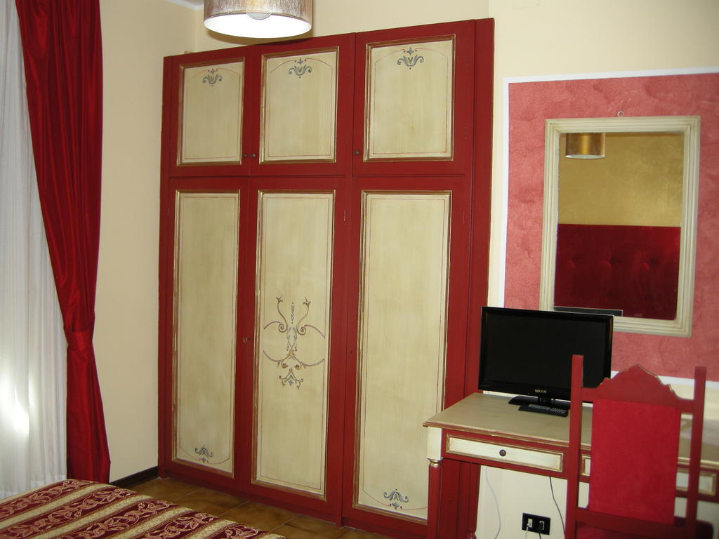 Hotel Fiordigigli LʼAquila Kamer foto