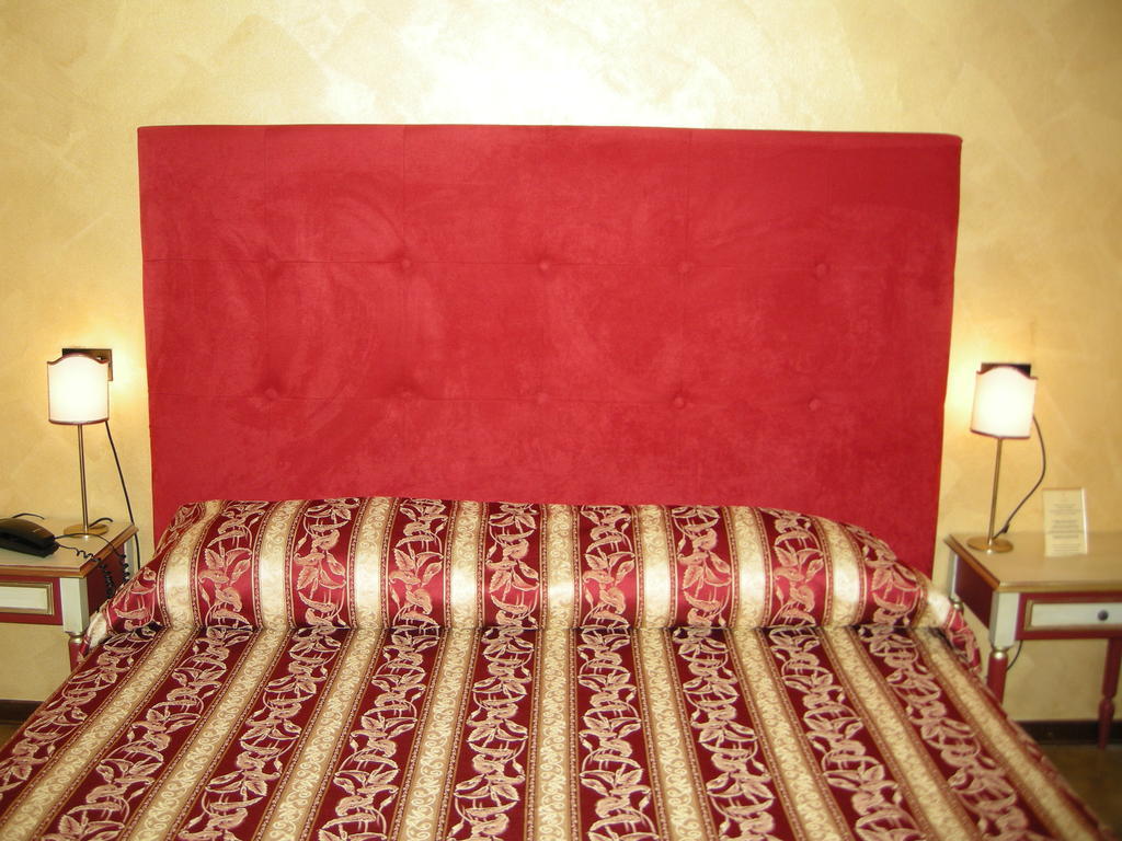 Hotel Fiordigigli LʼAquila Kamer foto