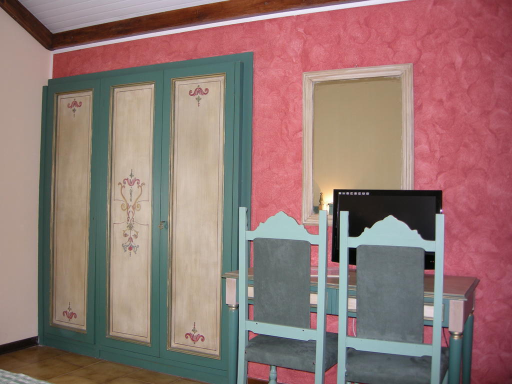 Hotel Fiordigigli LʼAquila Kamer foto